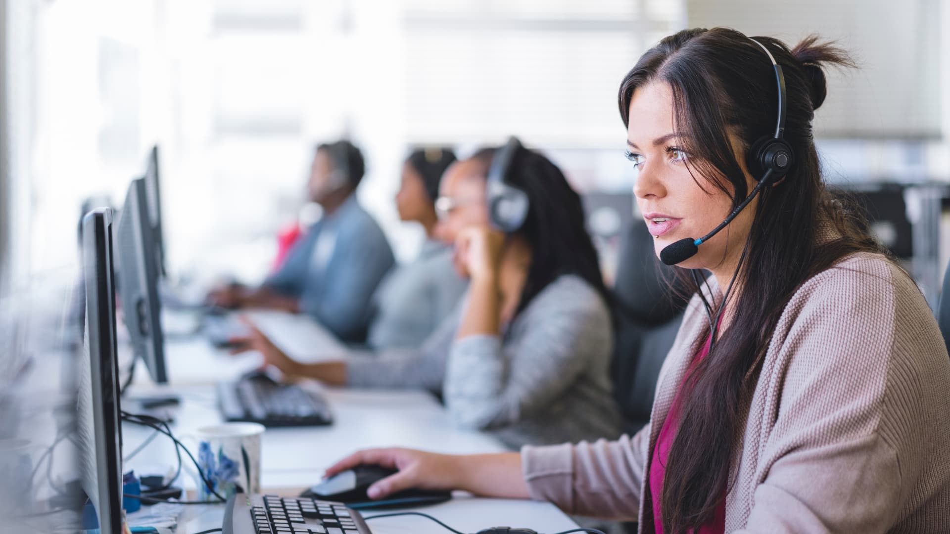 Agente trabajando en el Contact Center.